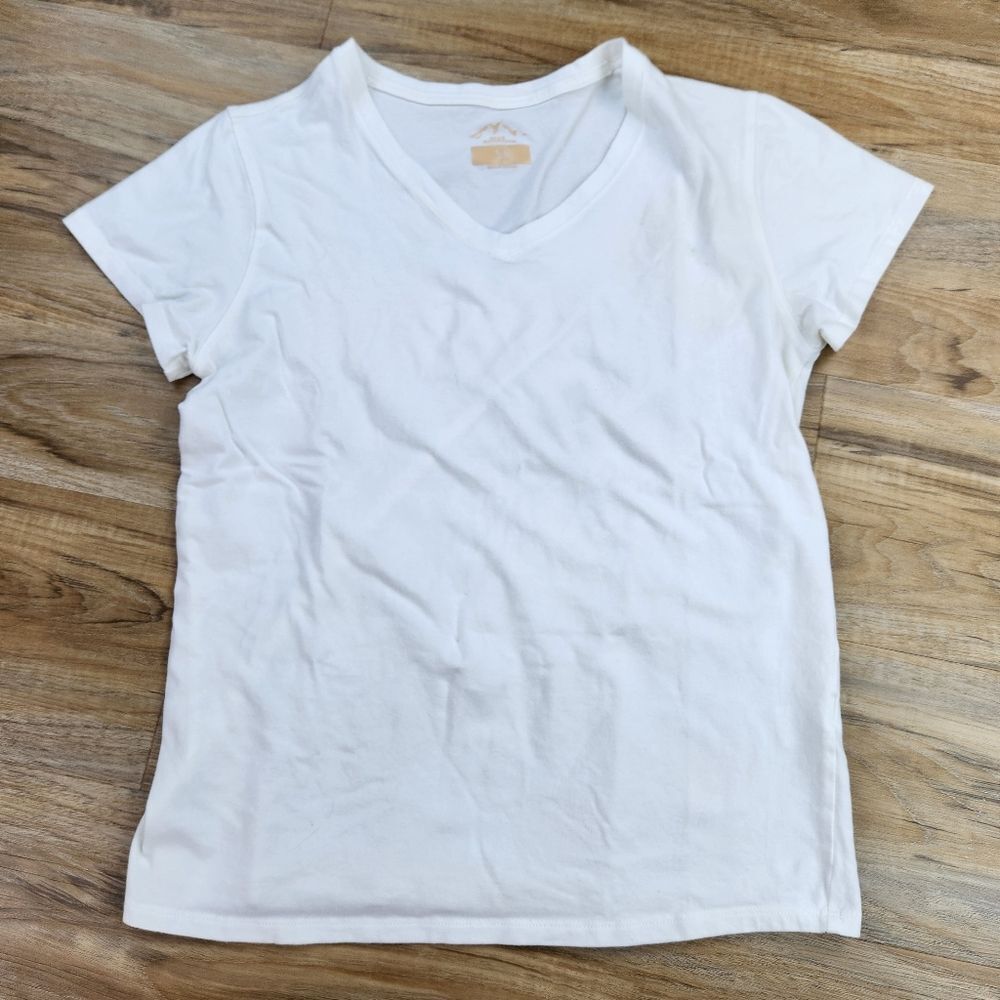 ☔️💜Blue Mountain White Vneck Short Sleeve Top Medium